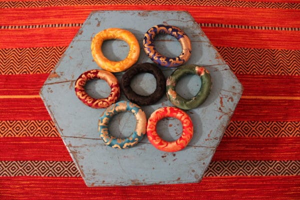 Coussin de bol chantant Oreiller de coussin en brocart de soie, utilisé for  les bols chantants en cristal/tibétain, coussin de bols chantants, joint